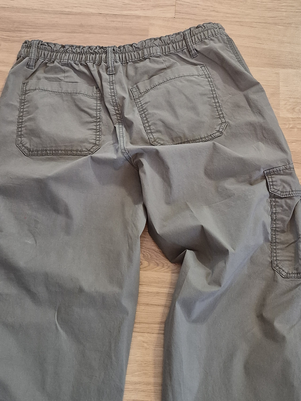 No Boundaries Women's Cargo Pants in Olive Green - Picture 3 of 5